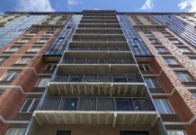 Число сделок с квартирами на первичном рынке в Москве выросло на треть